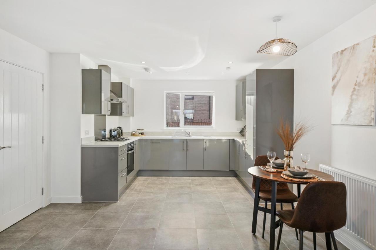 Luxury Apartment At Holt House Milton Keynes Dış mekan fotoğraf